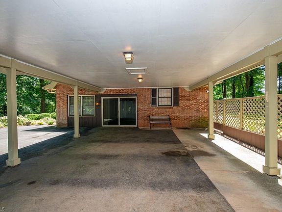 5th image of 105 Nutwood Dr