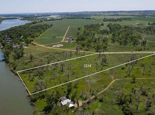 3218 River Place Dr N, Mandan, ND 58554