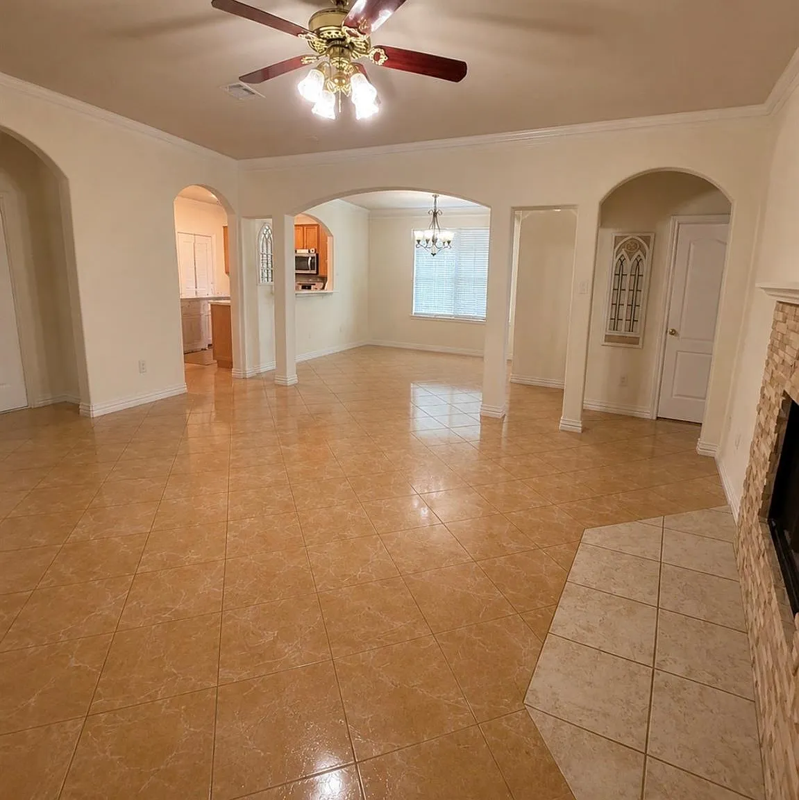 5 bed, 3.0 bath, 2590 sqft, $2,700 — Photo 4
