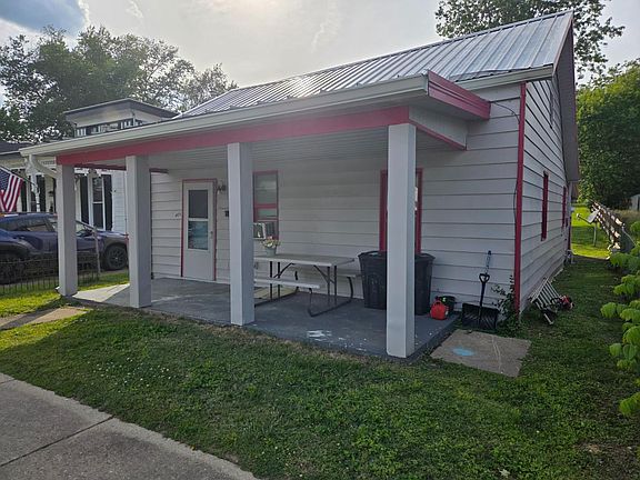 2nd image of 406 S Walnut St