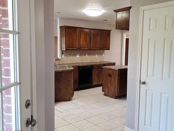 4th image of 3130 Lake Arthur Dr