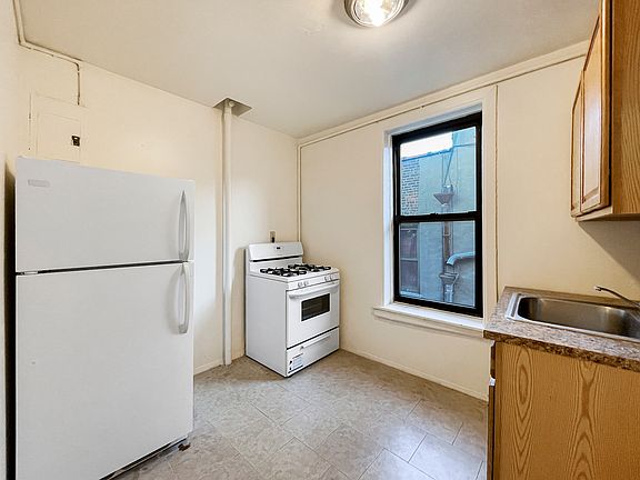5th image of 254 Manhattan Ave APT 6C