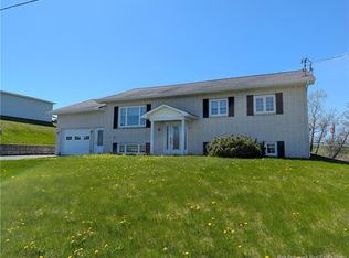 835 Walker St, Grand Falls, NB E3Z 1A4
