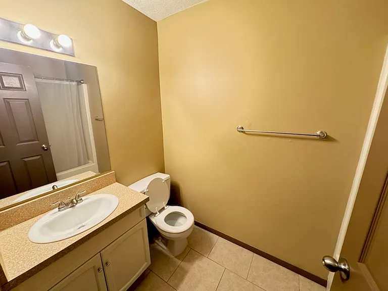 1801 Knox St #30 — Photo 5