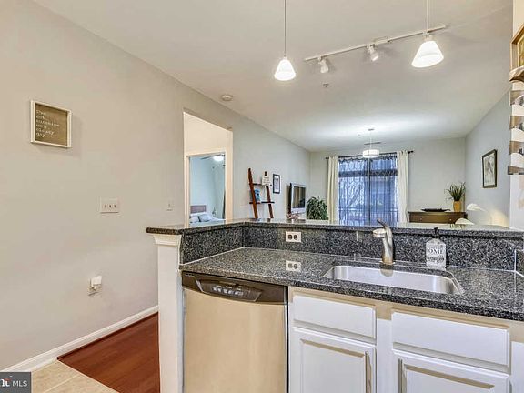 5th image of 2665 Prosperity Ave APT 203