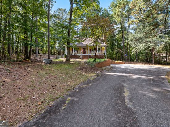 15 Forest Pl, Newnan, GA 30263