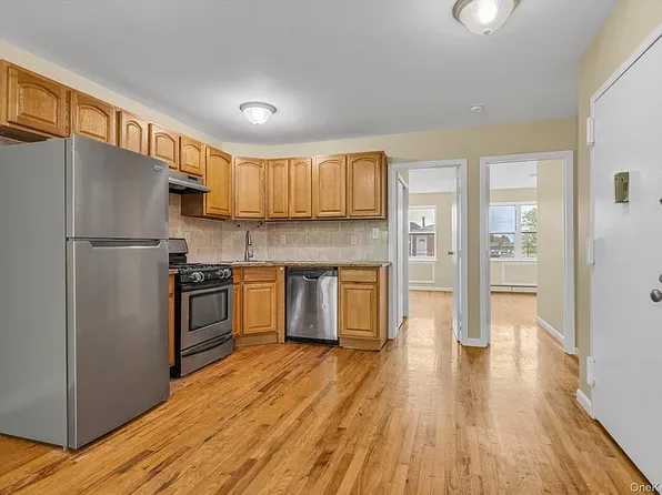 84-51 64th Rd Floor 3, Middle Village, NY 11379