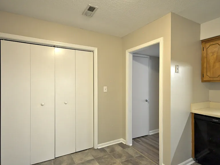 460 Martha Ln #C — Photo 11
