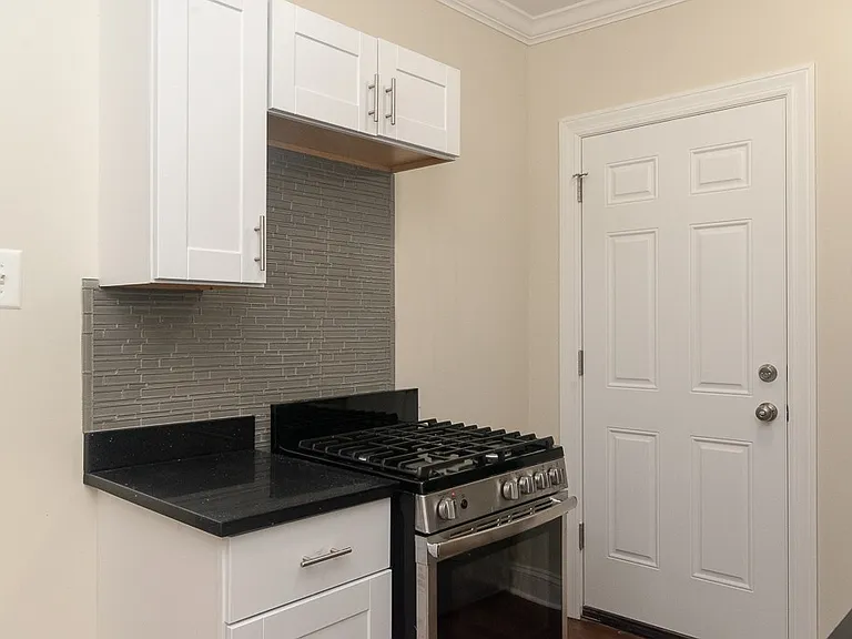 3817 N Greenview Ave #W4 — Photo 4