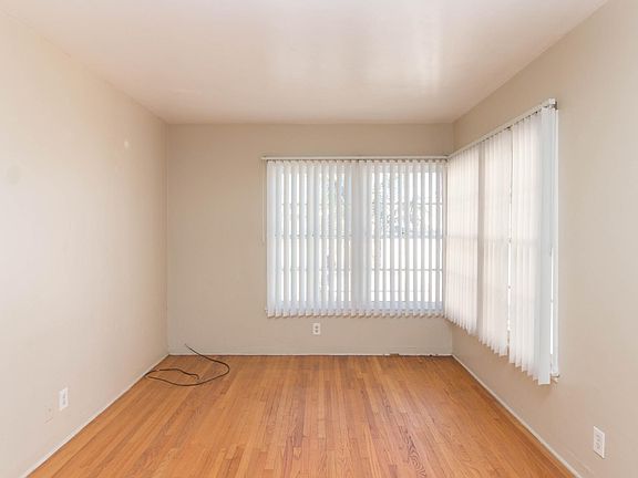 3rd image of 158 Roycroft Ave