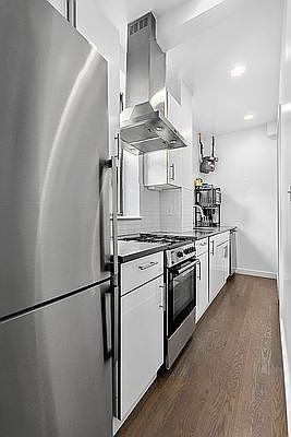 3rd image of 171 W 80th St APT 8