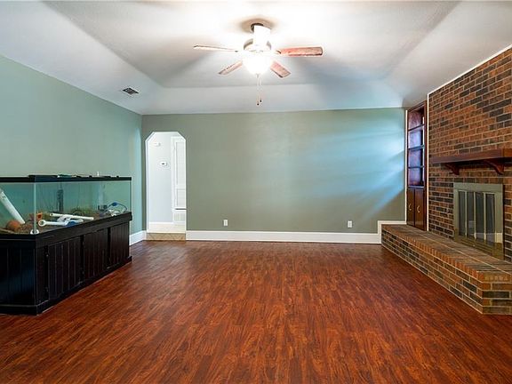 4th image of 1700 Schumac Ln