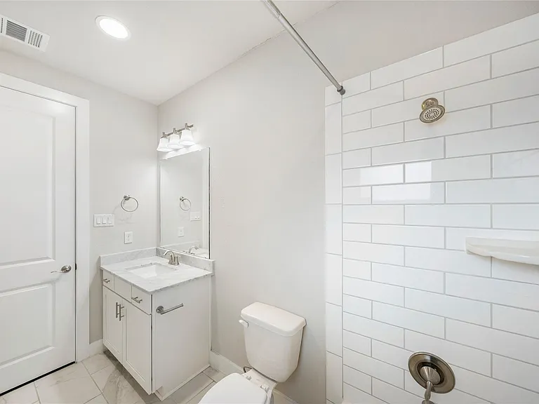 420 W 28th St #D — Photo 30