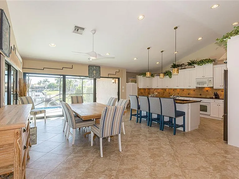 219 Copperfield Ct — Photo 3