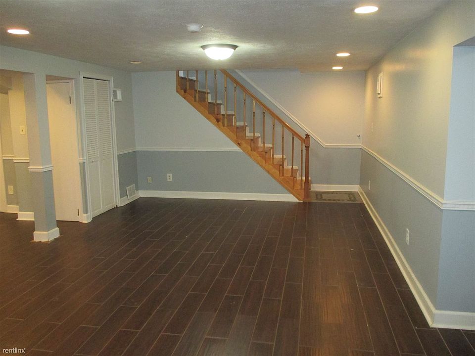 16. 1727 N Hood, Bsmt Family Room (1)