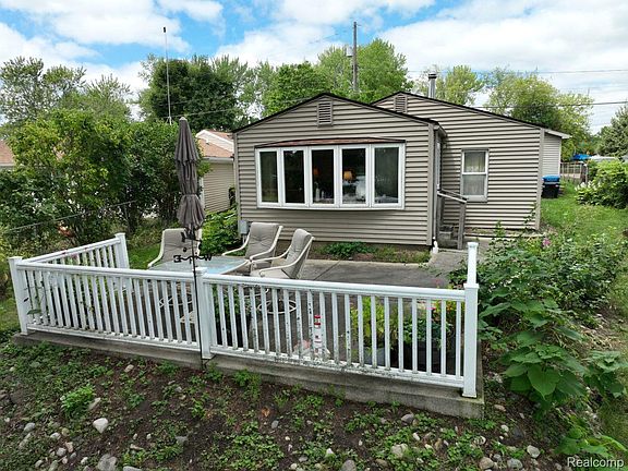 2nd image of 11463 Barnum Lake Rd