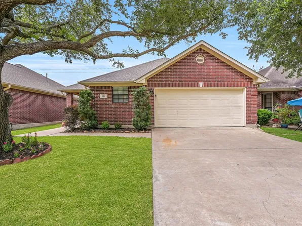 211 Live Oak Ln, Friendswood, TX 77546
