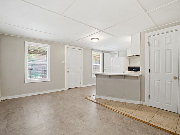 3rd image of 329 Gauthier Rd