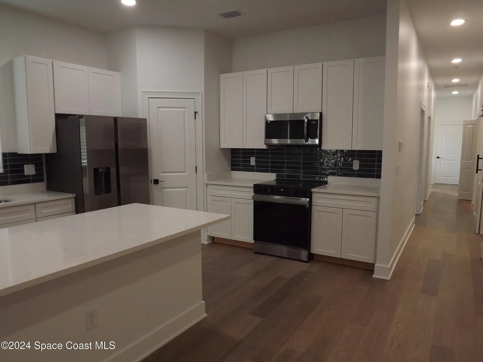 3 bed, 2.0 bath, 1597 sqft, $2,300 — Photo 4