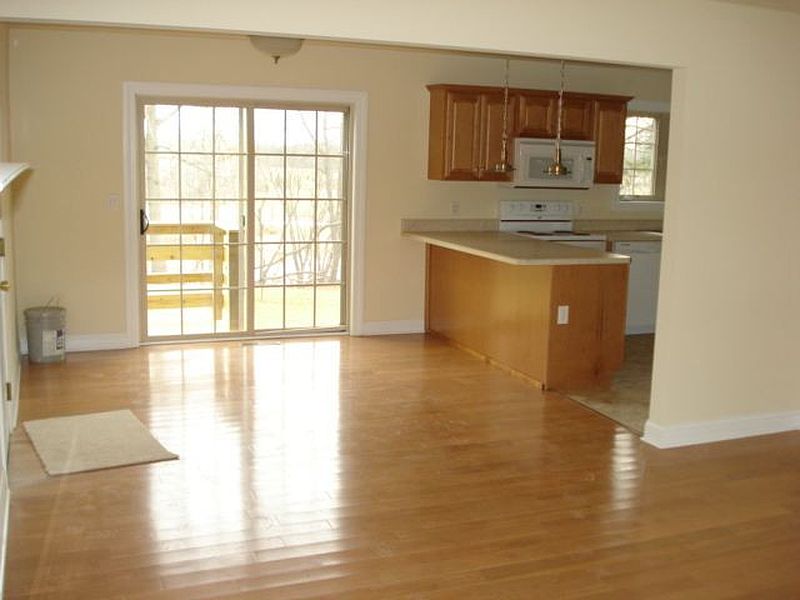 4th image of 592 MUITZESKILL Road