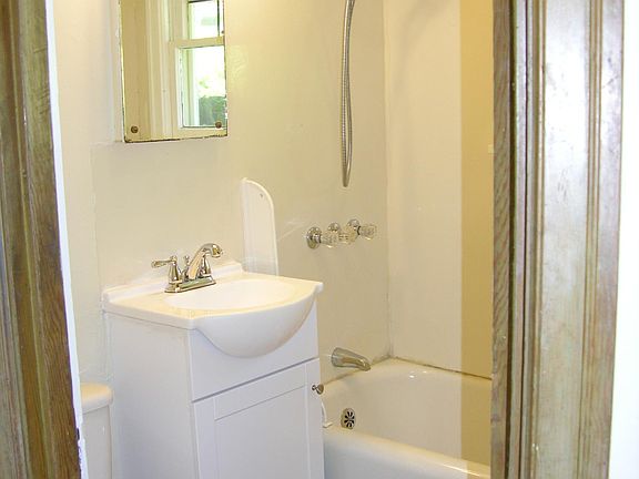 5th image of 136 S Cambrian Ave #3