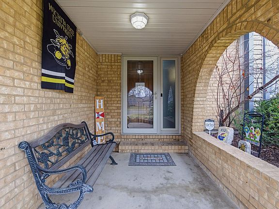 4th image of 1118 N Sandplum Ln