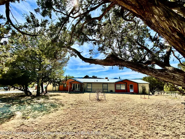 121 Crest View Rd, Capitan, NM 88316