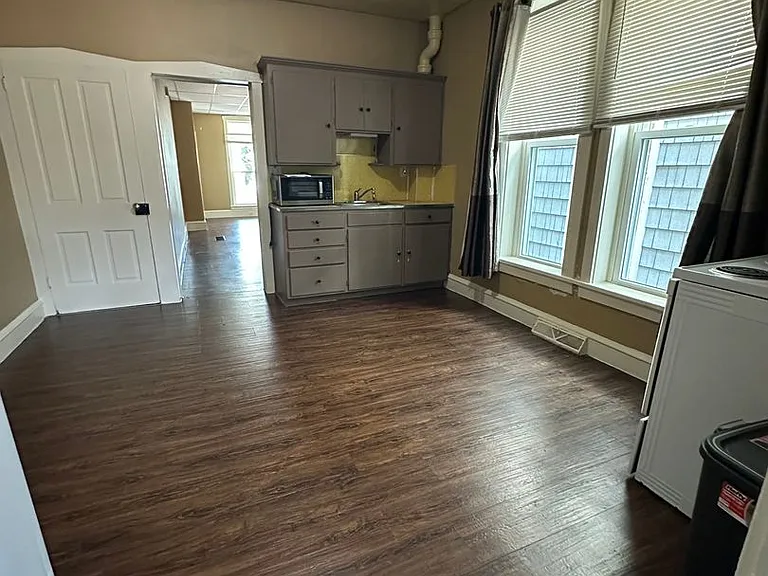84 E Franklin St — Photo 13