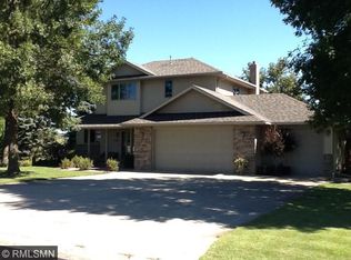 760 E Meadow View Ln, Le Center, MN 56057