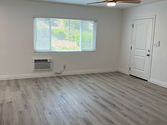 4th image of 1700 Peppertree Ln APT 1