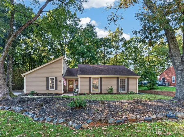 4506 Woods End Ln, Charlotte, NC 28277
