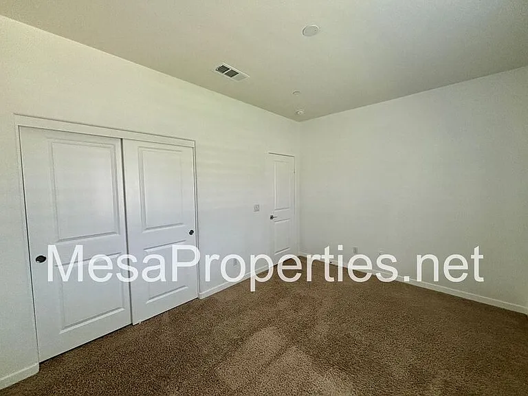 5229 Jarvis Ln — Photo 31