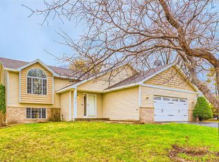 8758 Queens Gdns, Minneapolis, MN 55443