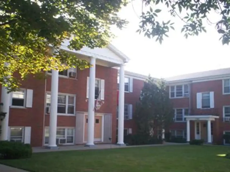 Dickens Apartments — Photo 1