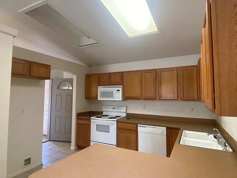 2065 Runabout Dr — Photo 2