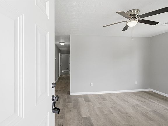 4th image of 103 Hall St