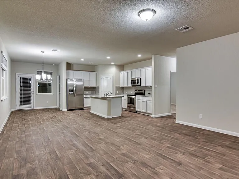 309 Naset Dr — Photo 8