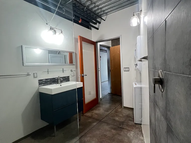 Lacy Studio Lofts — Photo 11