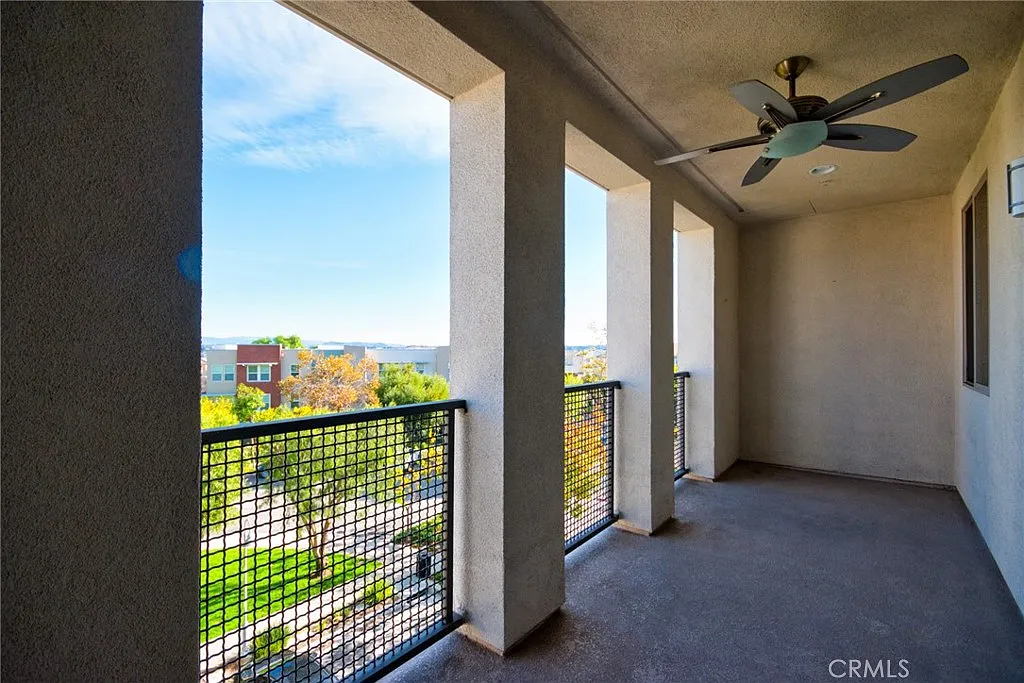 2 bed, 4.0 bath, 2228 sqft, $4,200 — Photo 3