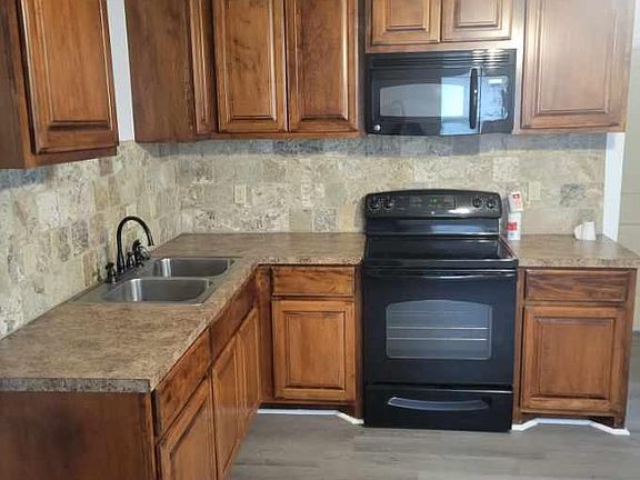 5th image of 1604 NW Lindy Ave #1