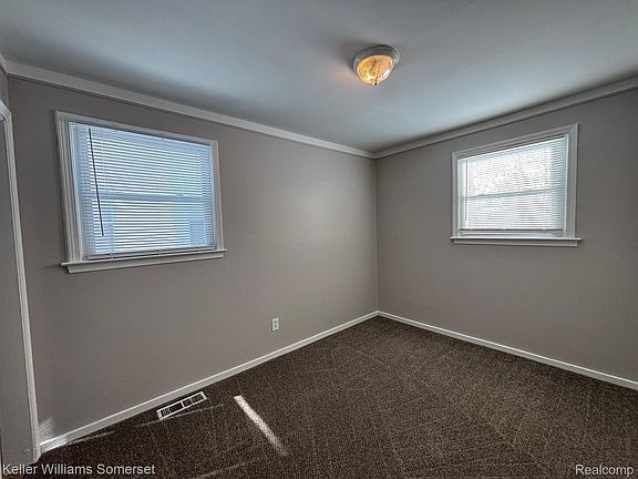 3rd image of 11340 Fisher Ave