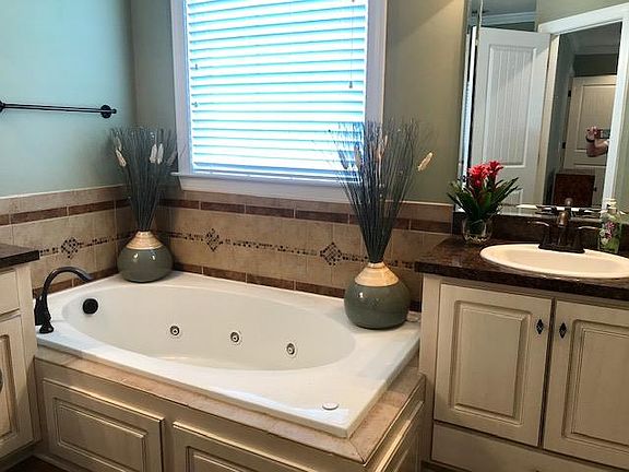 5th image of 202 Willowbrook Dr