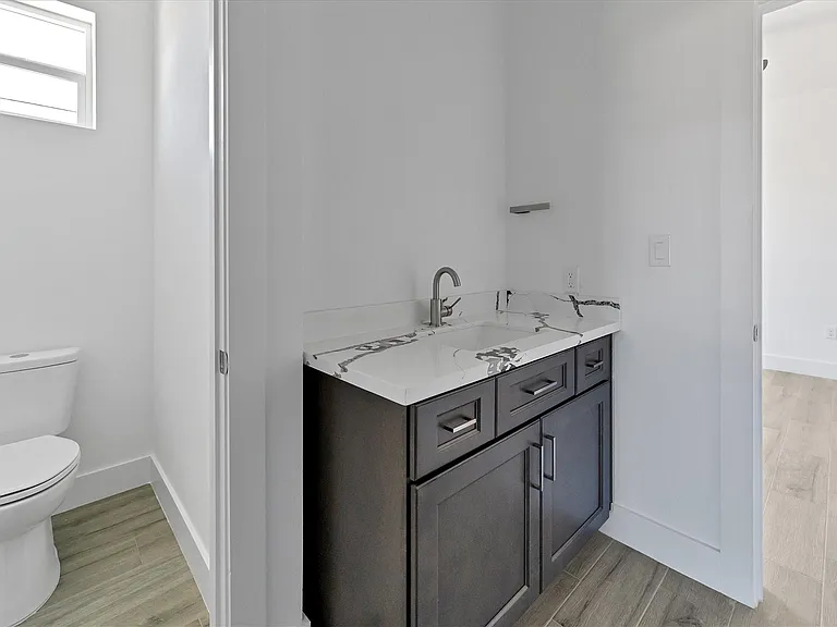 939 Lake View Dr — Photo 25