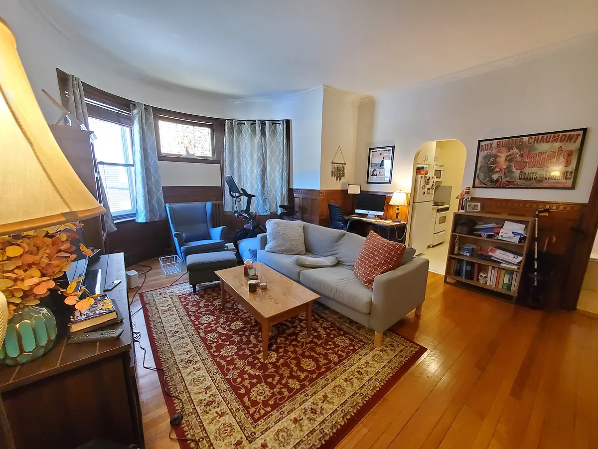 Building Photo - 1748 Beacon St #4