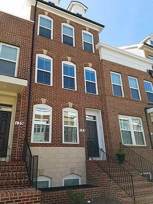 3 bed, 2.5 bath, 2200 sqft, $4,600 — Photo 1