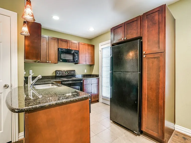 4734A Bradford Dr — Photo 9