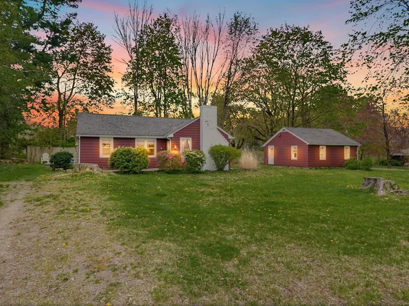 14 Fairview Road, Woodbridge, CT 06525