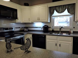 11561 Village Ln, Evansville, IN 47725