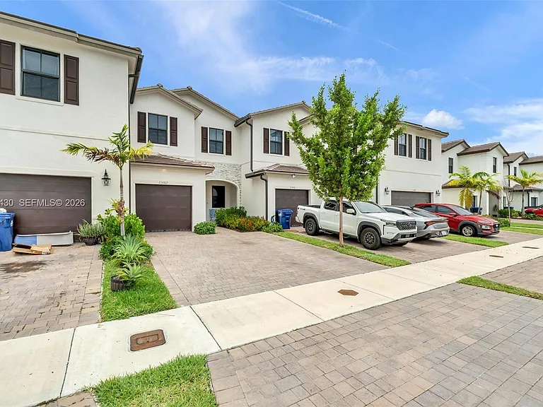 23082 SW 129th Ct #23082 — Photo 2