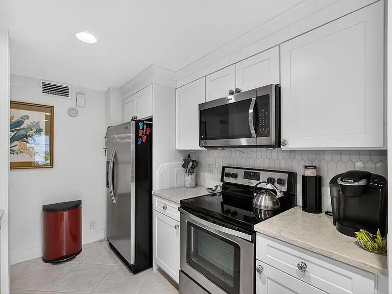 611 Brackenwood Cv — Photo 12